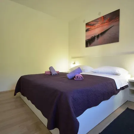 House Mia Vakantiehuis Starigrad Paklenica