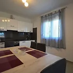 Nyaraló House Mia Starigrad-Paklenica